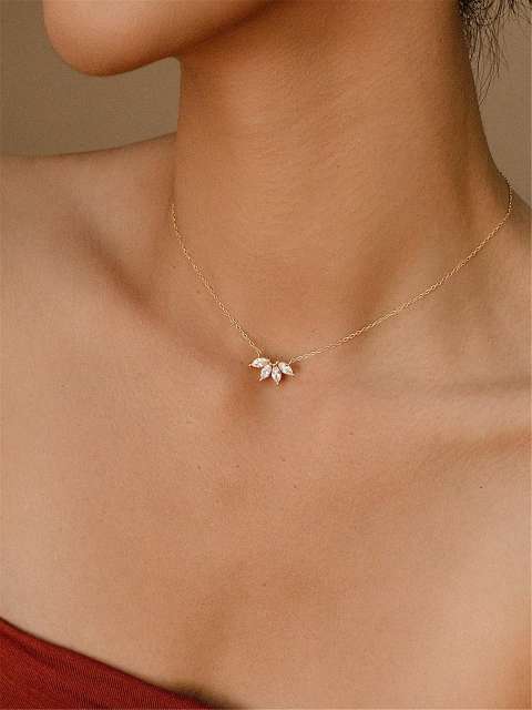 1pc Copper & Cubic Zirconia Flower Pendant Necklace For Women, Suitable For Daily Wear, Dating, Wedding, And As A Gift For Girls, Brides