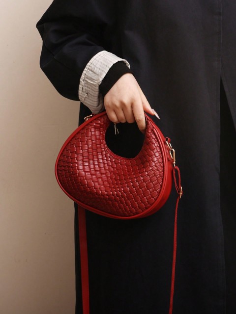 Vintage Red Plaid Hobo Bag with Adjustable Strap and Zipper Closure
